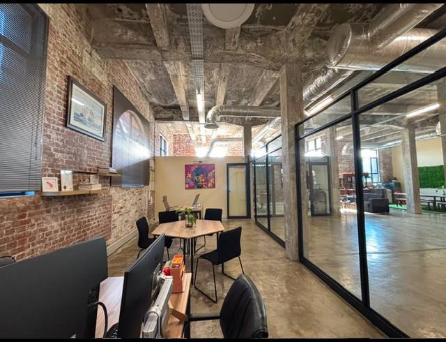 1,508M² OFFICE TO LET IN POINT WATERFRONT